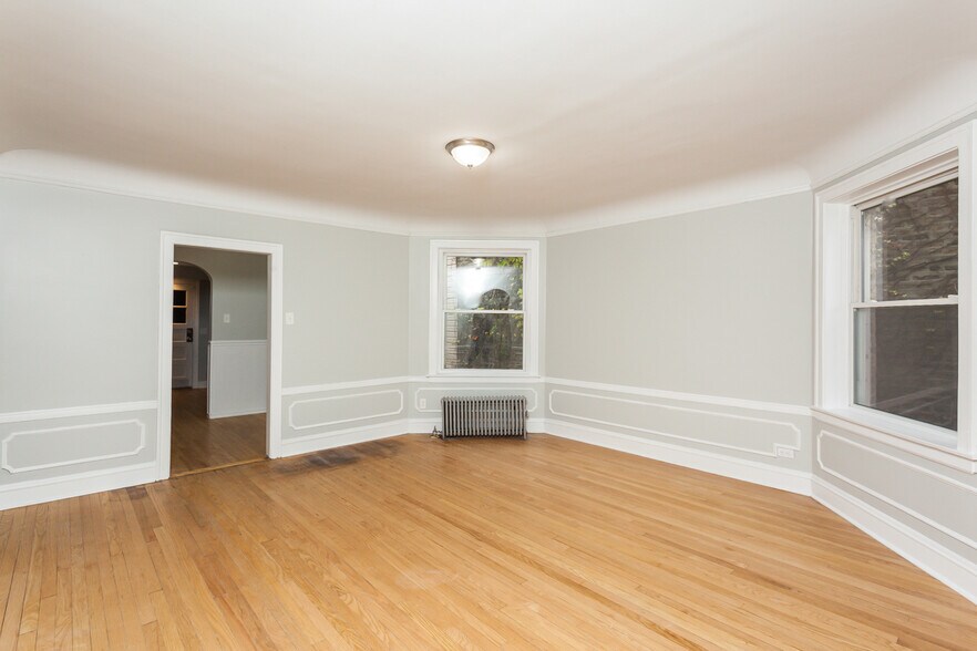 Building Photo - 6149 N Talman Ave