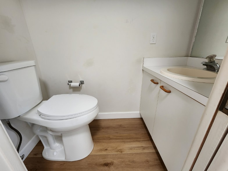 Building Photo - 7406 Lake Breeze Dr