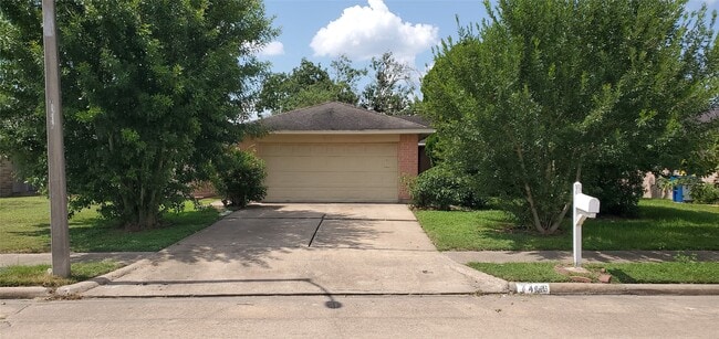 Primary Photo - 7406 La Pl Dr