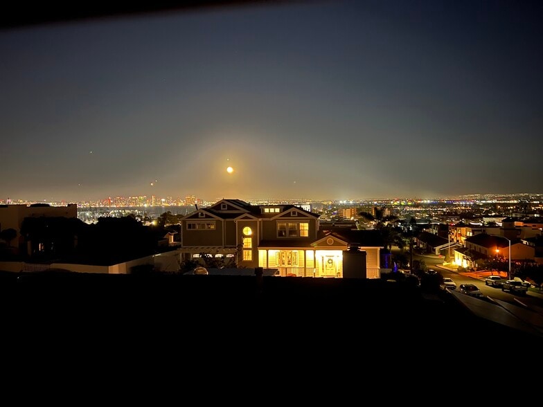 Building Photo - 3312 Avenida de Portugal