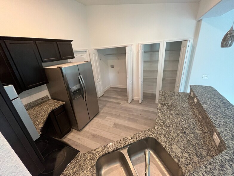Building Photo - 1148 Perpignan Ct