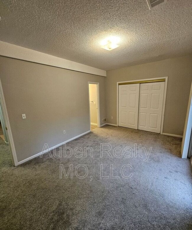 Building Photo - 5644 N Anita Ave