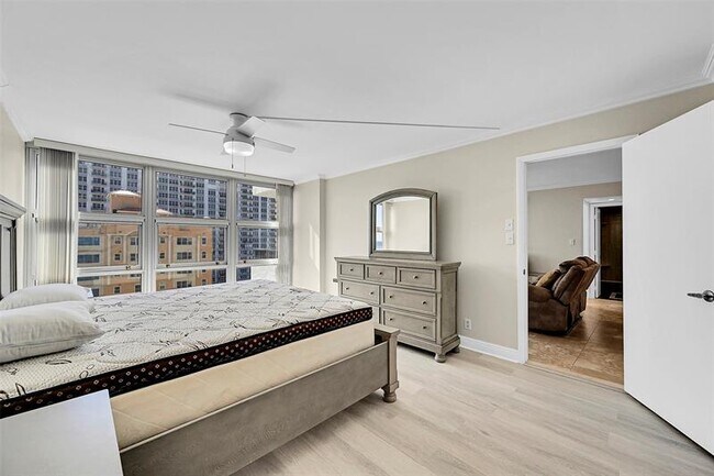 Building Photo - 525 N Ocean Blvd