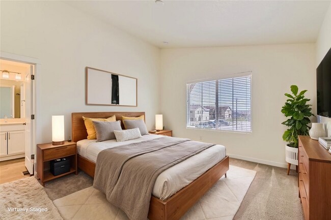 Building Photo - Modern 3BR Townhome | 2-Car Garage | Pool, Gym & Light Rail Access