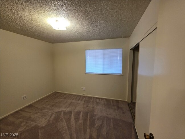 Building Photo - 321 S Bent Creek Dr