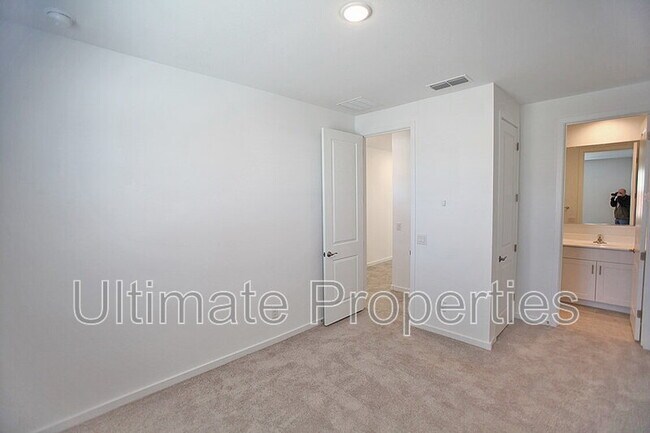 Building Photo - 12655 W Country Club Trail