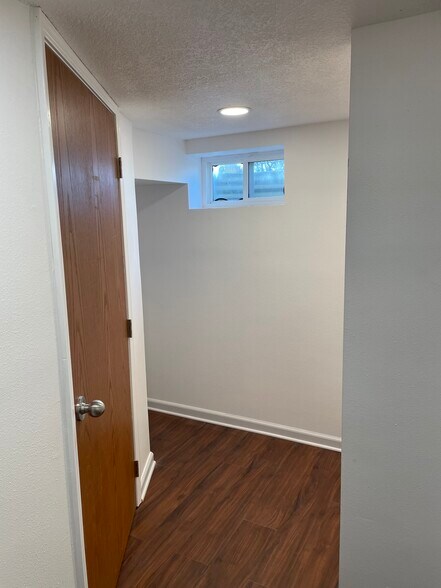 Building Photo - 1217 Scott Ave