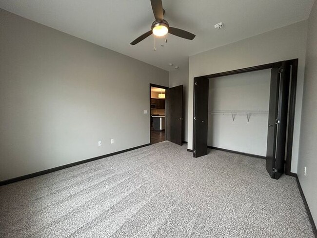 Building Photo - $1,400 | 1 Bedroom, 1 Bathroom Condo | Dog...