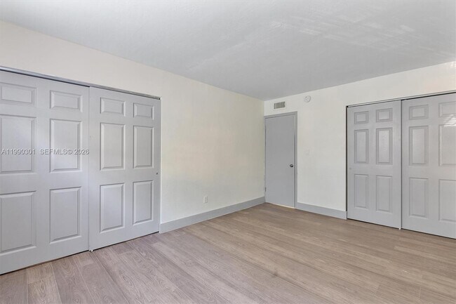 Building Photo - 1715 N 16th Ave