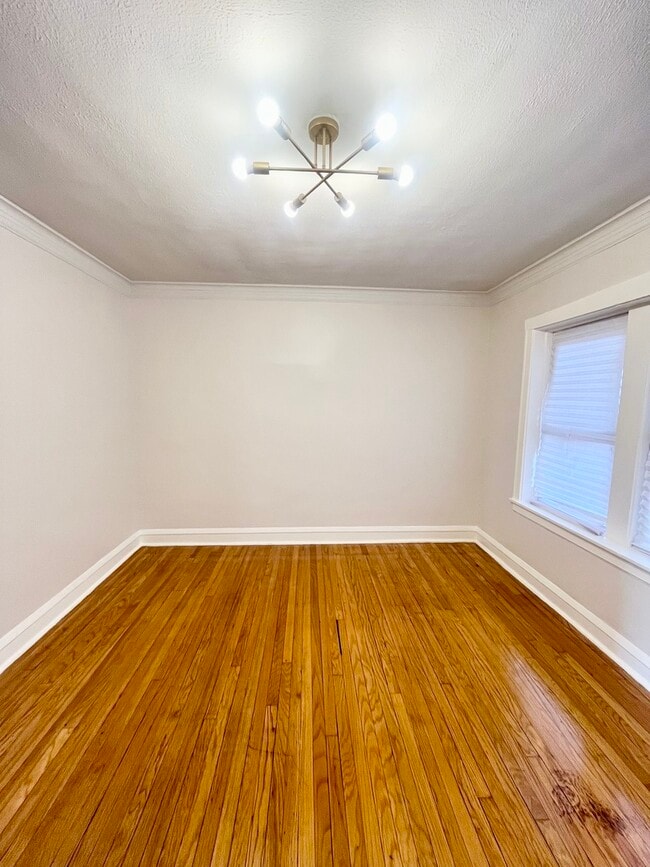 Building Photo - 1329 N Lorel Ave