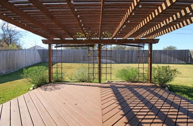 Building Photo - AVAILABLE NOW!