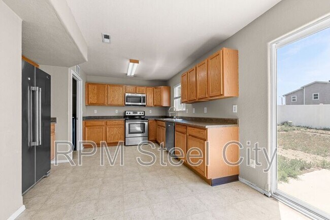 Building Photo - 2238 Meadowlark Ln