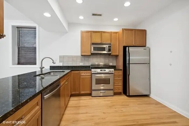 Kitchen - 1614 W Columbia Ave
