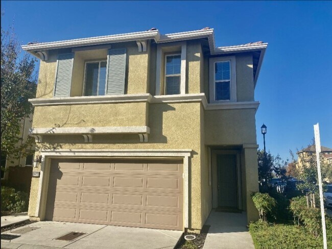Primary Photo - Beautiful and Sunny Home in Roseville Awaits!