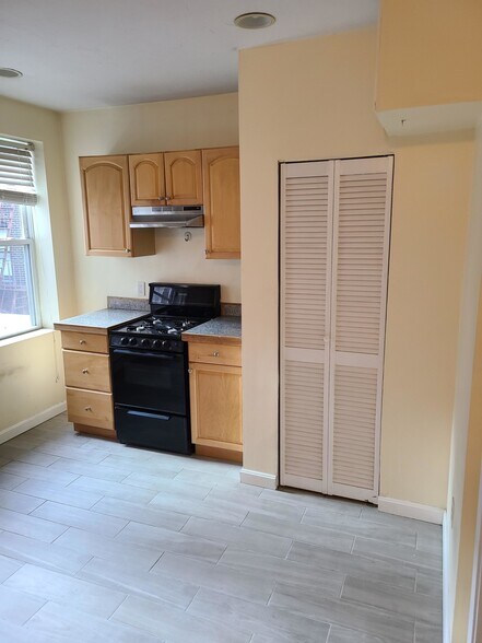 Primary Photo - 220 Hanover St