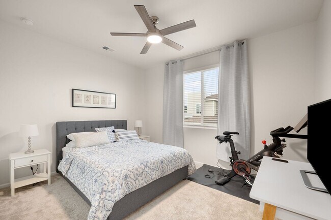 Building Photo - LUX 3BD, 2.5BA Aurora Highlands Townhome w...
