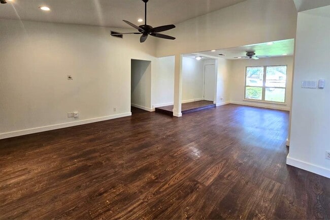 Building Photo - 9303 Robins Nest Ln