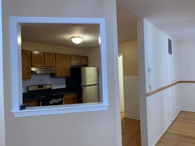 Building Photo - 376 Hampton Pl