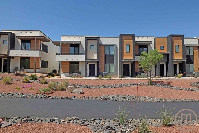 Building Photo - Long Valley Gem! $500 Move in Credit in December!