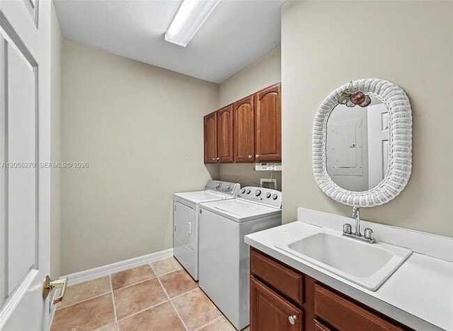 Building Photo - 8390 Big Acorn Cir