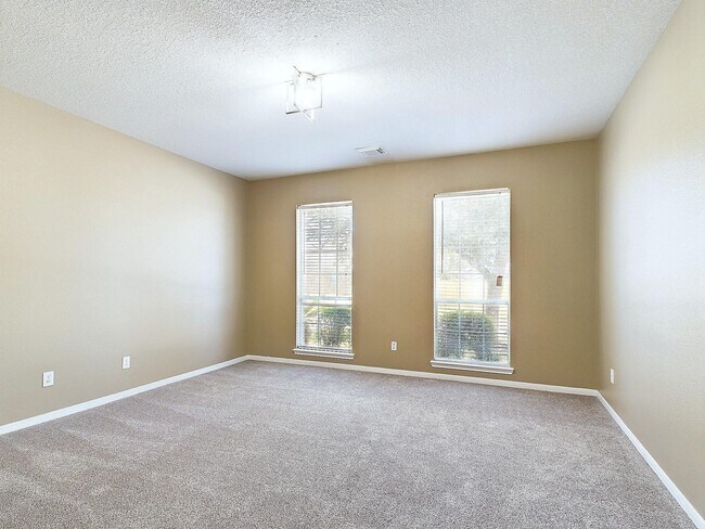 Building Photo - 17107 Dawn Shadows Dr