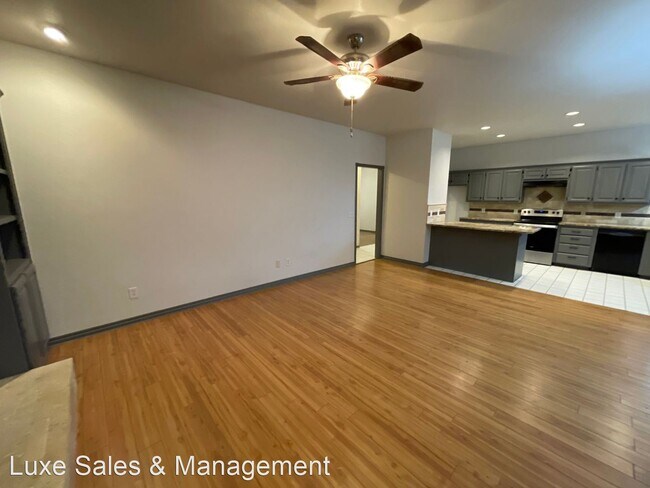 Building Photo - 4 br, 3 bath House - 1218 Three Oaks Circle