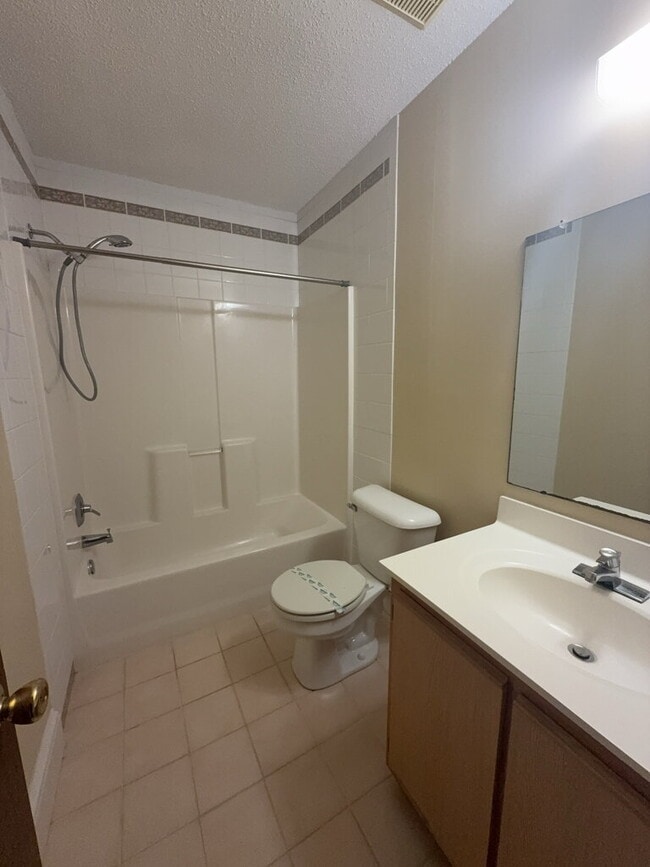 Building Photo - 1121 Pueblo Dr