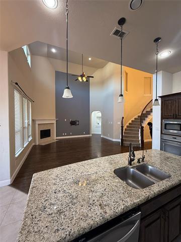 Building Photo - 2517 Valley Glen Dr