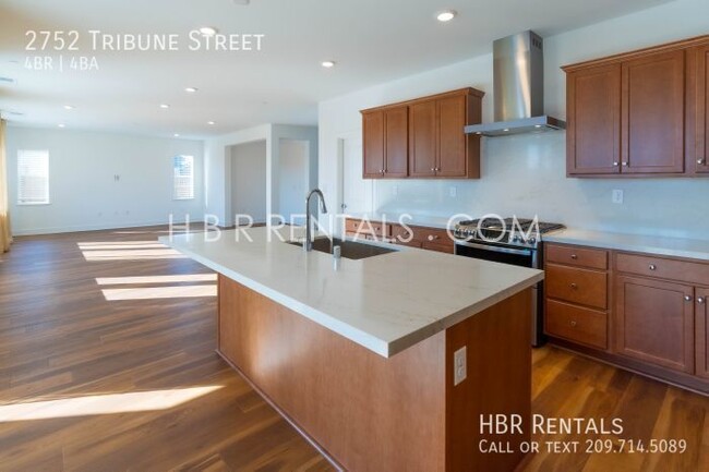 Building Photo - Spacious 4-Bed, 4-Bath Retreat on Tribune ...