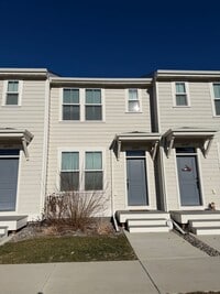 Building Photo - Bright & Modern Annafeld Townhome Living