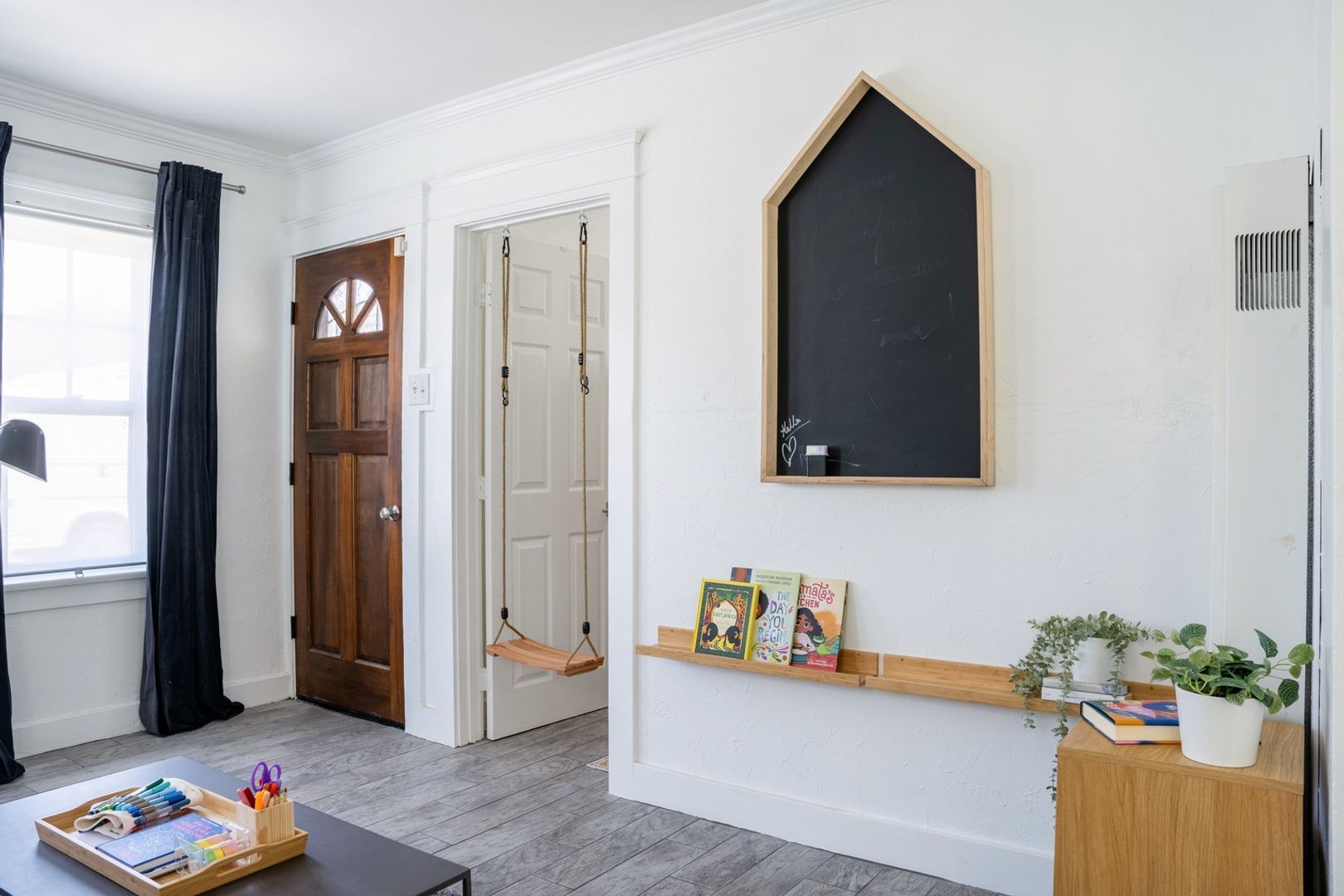 Building Photo - 2634 E 11th St