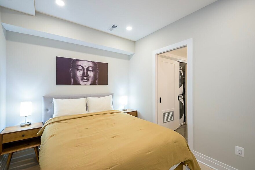 Building Photo - 2309 Ontario Rd NW