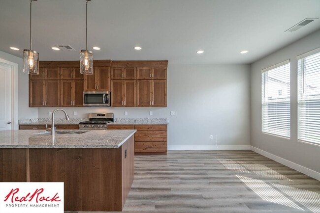 Building Photo - Beautiful 4-Bedroom 2.5 Bath with a 3 Car ...