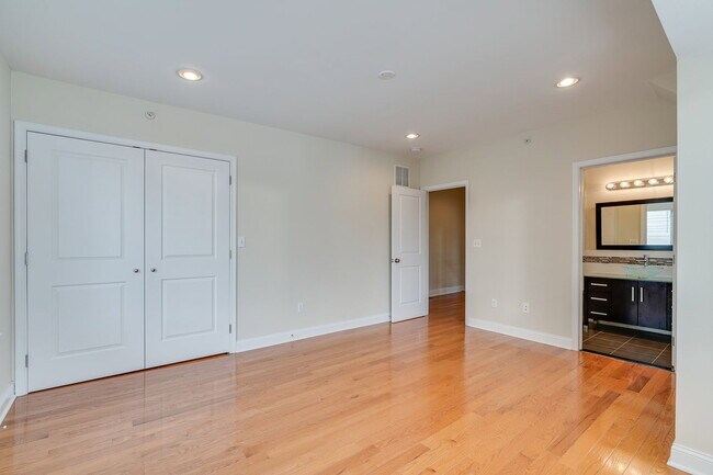 Building Photo - 917 S 18th St