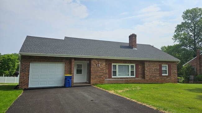Primary Photo - 3 - Bedrooms 2 - bath home - Stewartstown Pa
