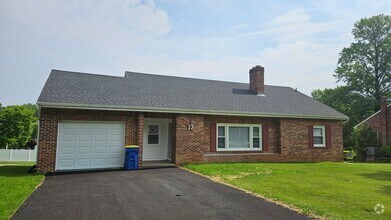 Building Photo - 3 - Bedrooms 2 - bath home - Stewartstown Pa