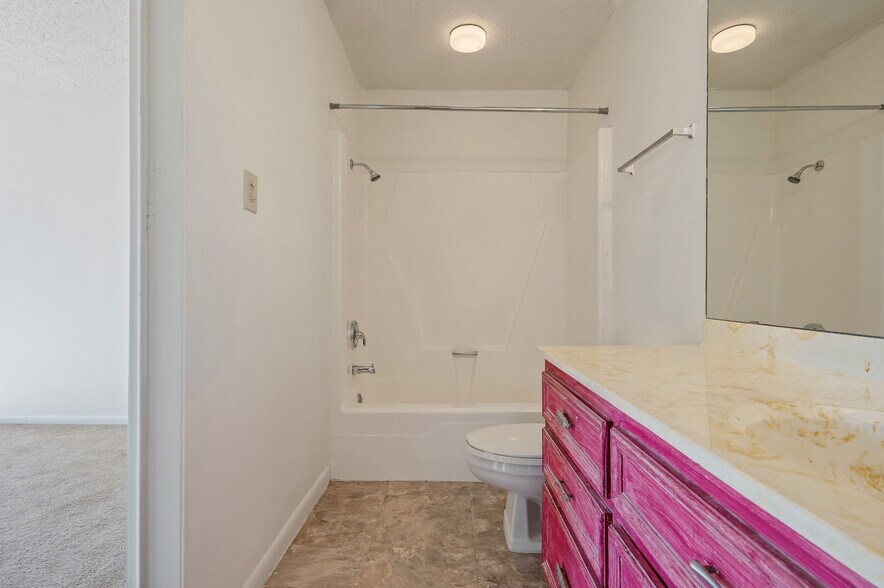 Building Photo - 302 Venture Blvd S