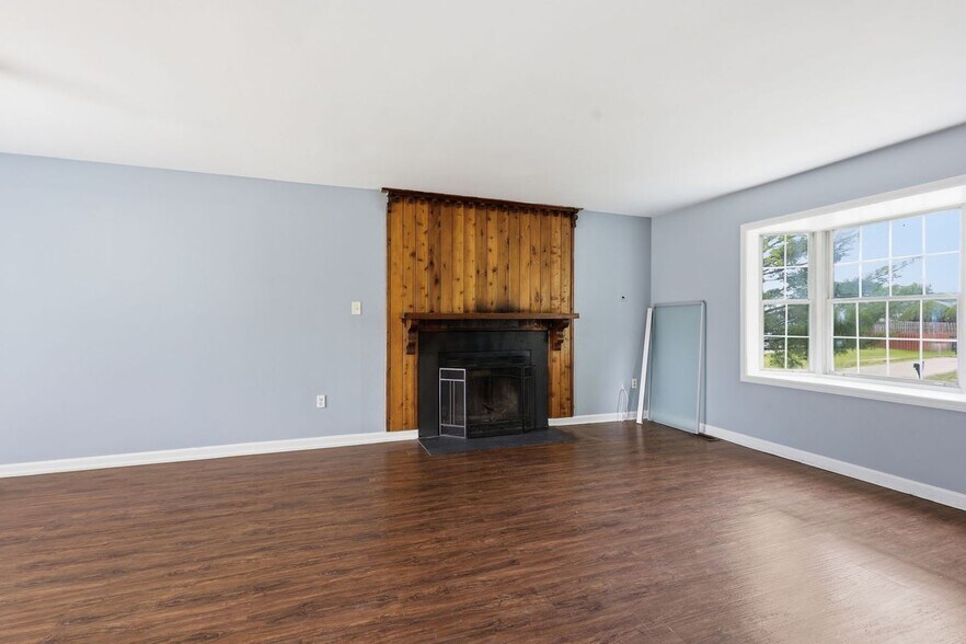 Building Photo - 11259 Edgewood Dr