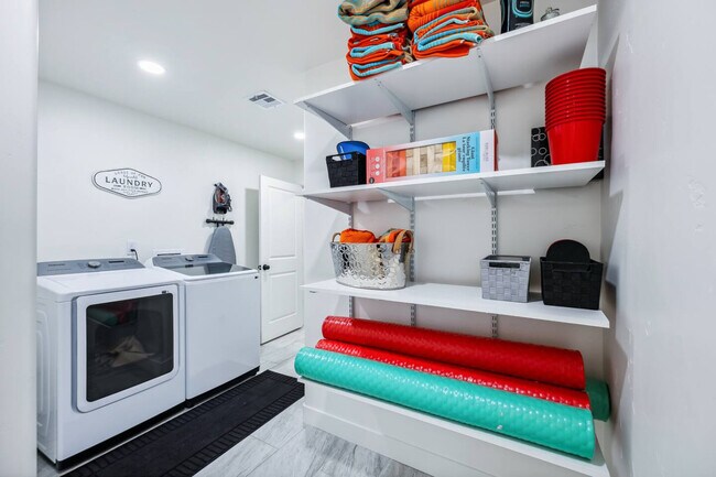 Building Photo - 131 Mescal Loop