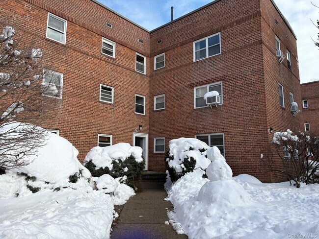 Building Photo - 330 Broadway