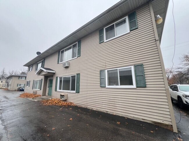 Building Photo - 909 Genrich St