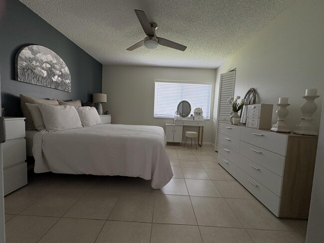 Building Photo - 330 Knotty Pine Cir