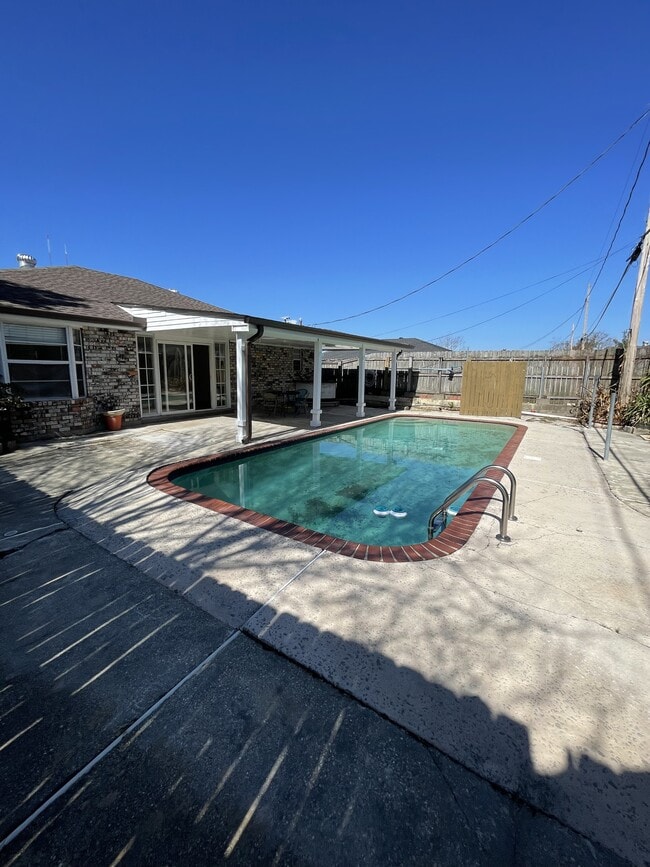 Building Photo - 3617 Charles Dr