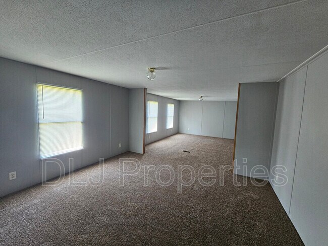 Building Photo - 1376 Providence Rd