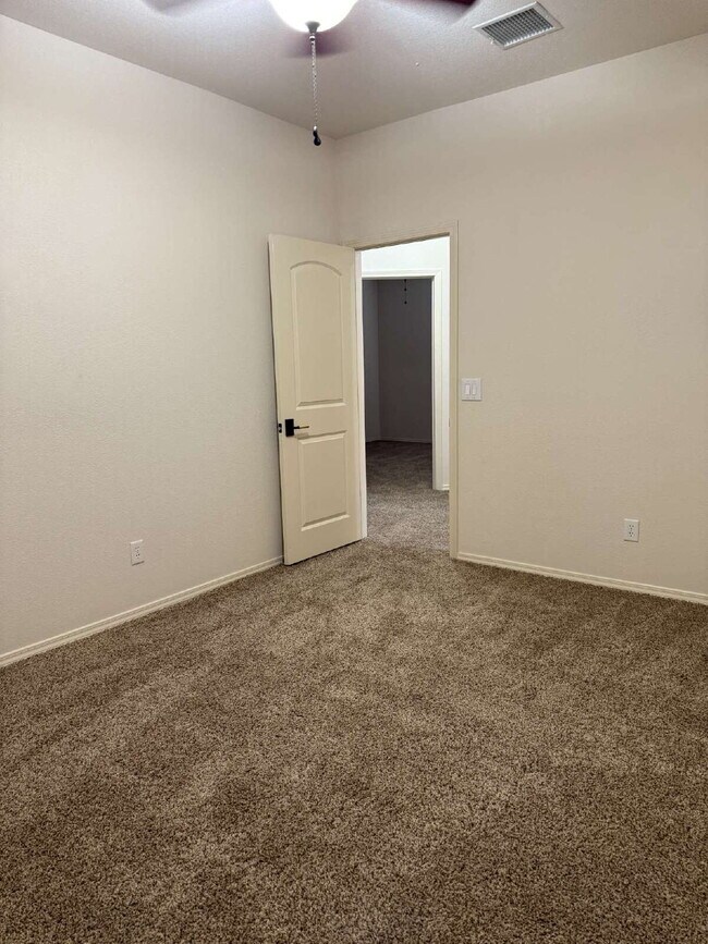 Building Photo - "Spacious 4-Bedroom Oasis with Granite Kit...