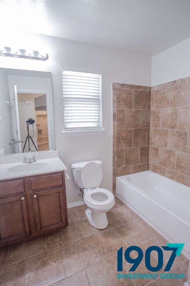 Building Photo - Sacious 4-Bedroom Home with Open Layout!