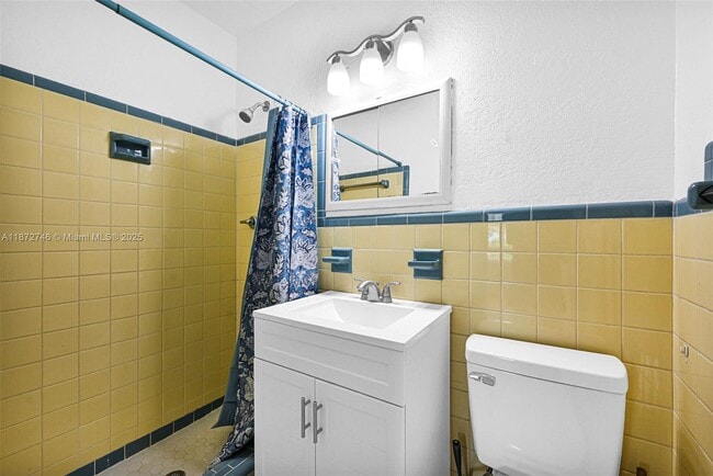 Building Photo - 6840 SW 26th Ct
