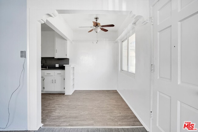 Building Photo - 176 W Elmwood Ave