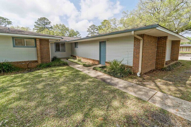 Building Photo - 251 S Villas Ct