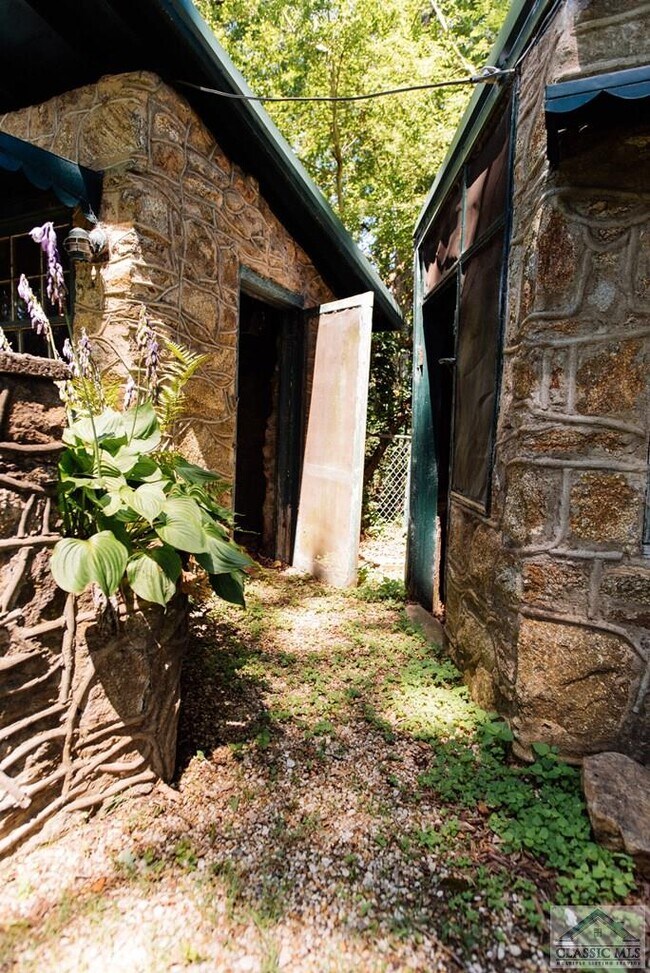 Building Photo - 285 Hampton Ct